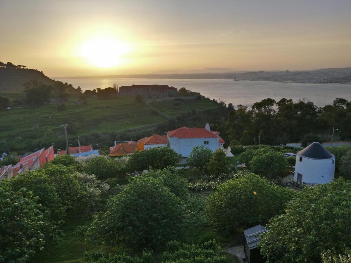 Bed and Breakfast Ola Belem! Cozy Windmill, Stunning Views To Lisboa Капарика Экстерьер фото